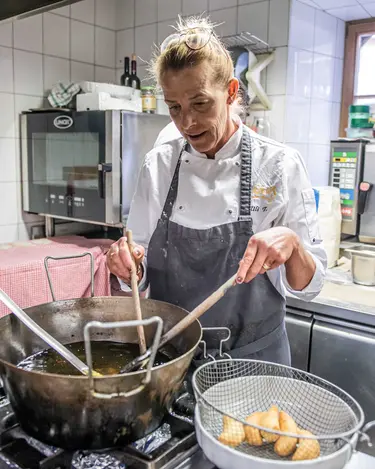 Uli Ties in the kitchen